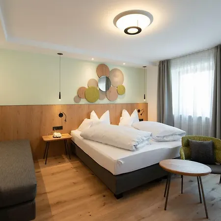 Oberwirt Weisses Kreuz Hotel 3*